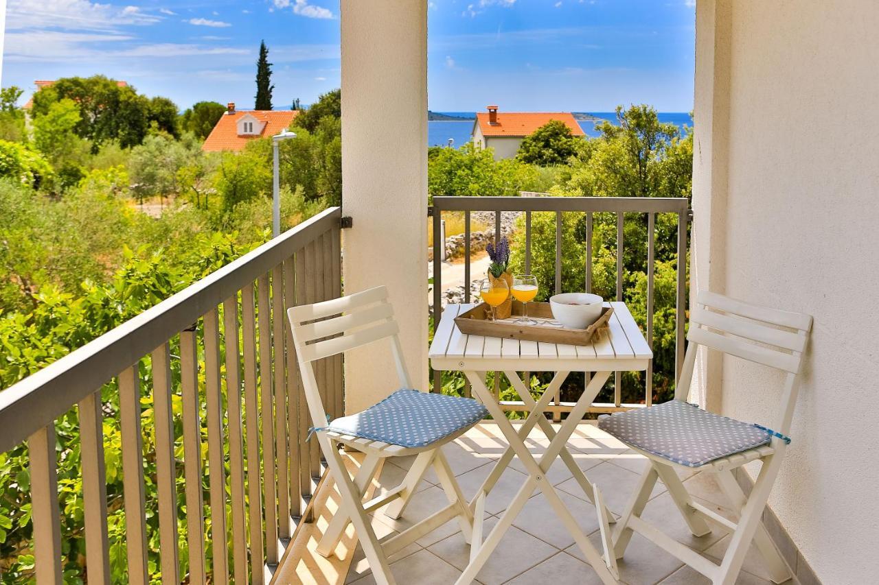 Holiday House Nena With Pool Vinišće Exterior foto